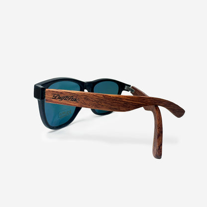 Lunette Close