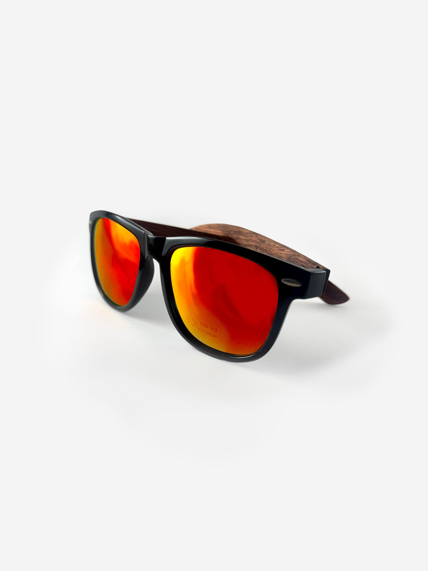 Lunette Close